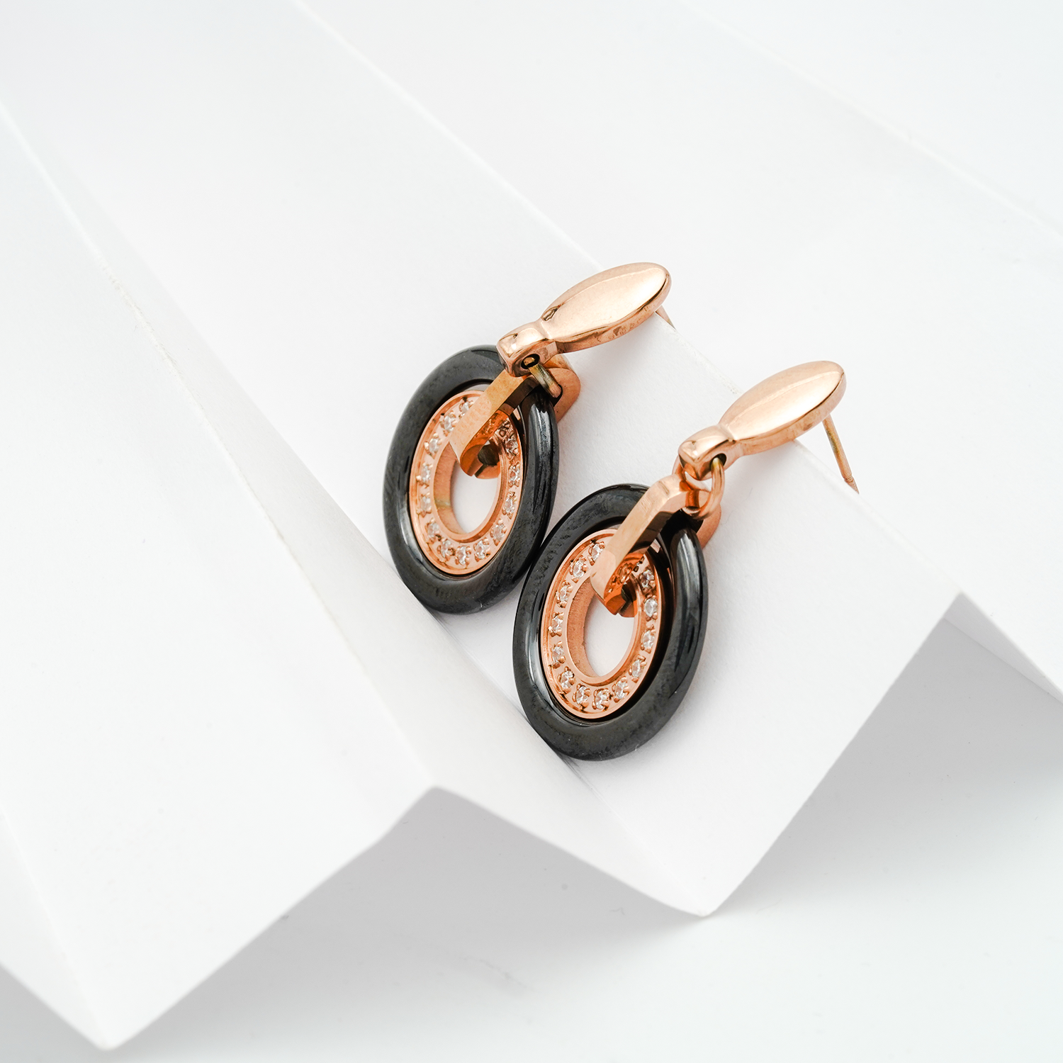 Rosegold Serenity: Elegant Women&