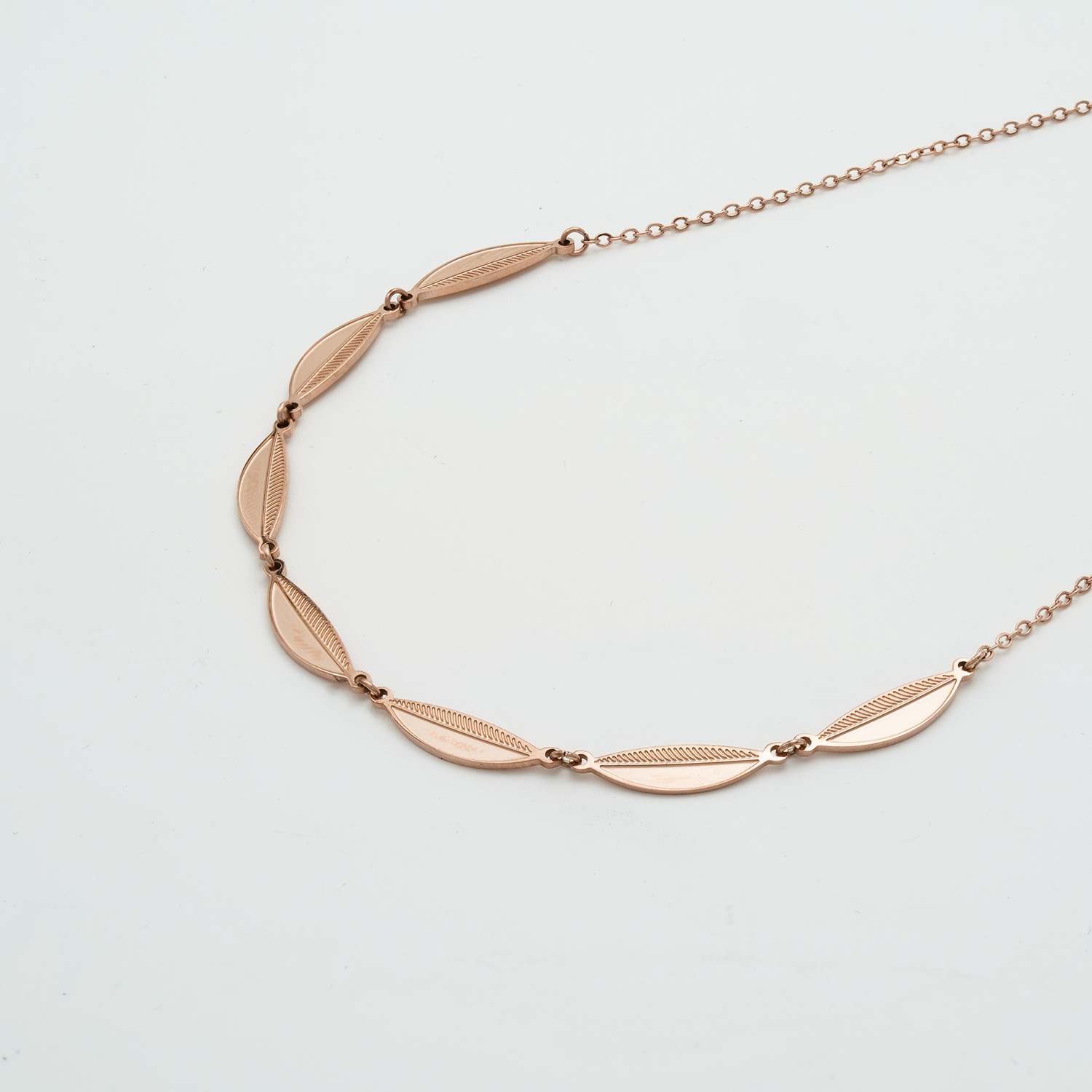 Rosegold Radiance: Luxurious Necklace for Timeless Elegance