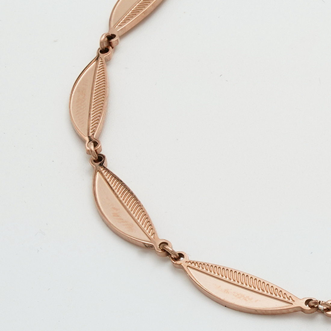 Rosegold Radiance: Luxurious Necklace for Timeless Elegance