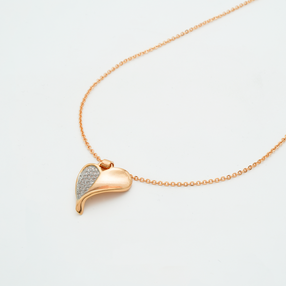 Enchanting Rosebud: Delicate Rose Gold Necklace for Her