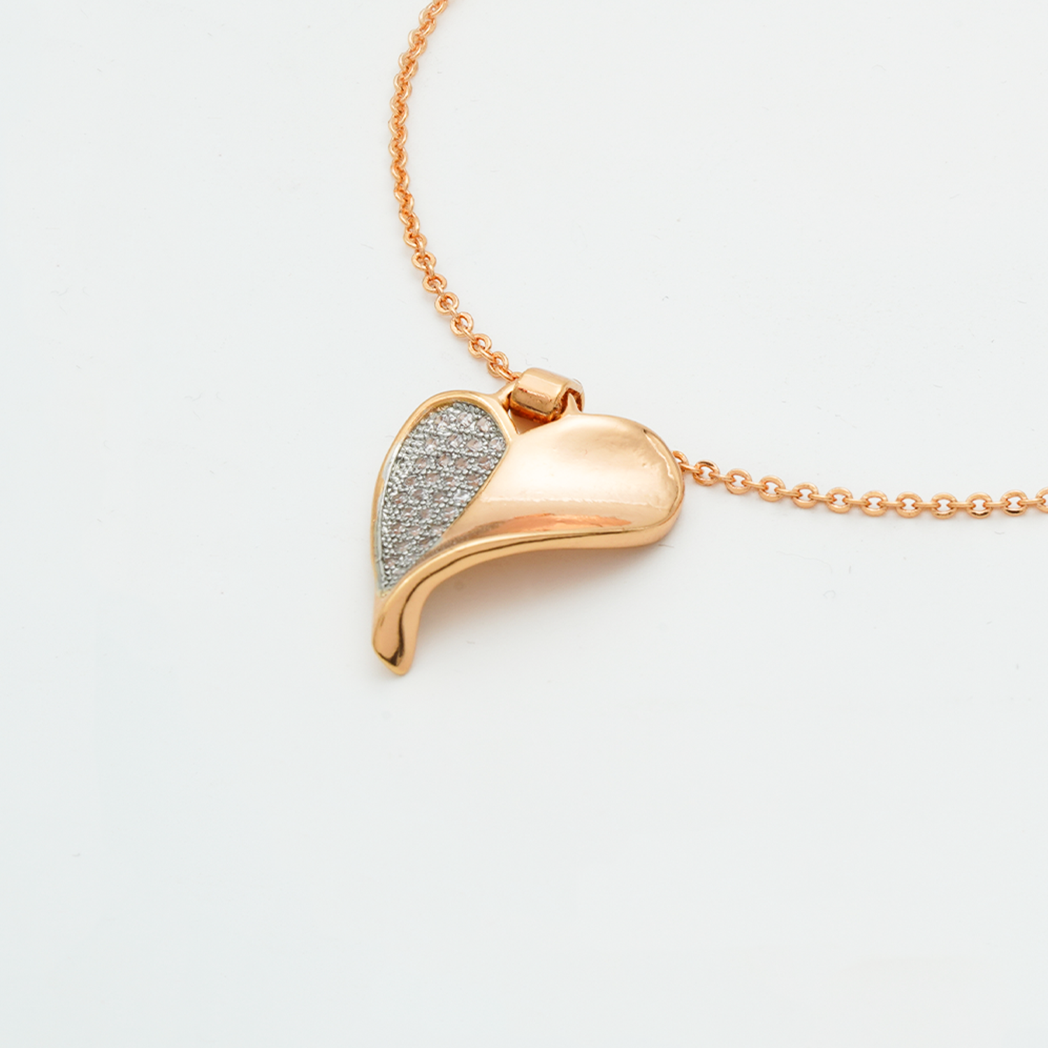 Enchanting Rosebud: Delicate Rose Gold Necklace for Her