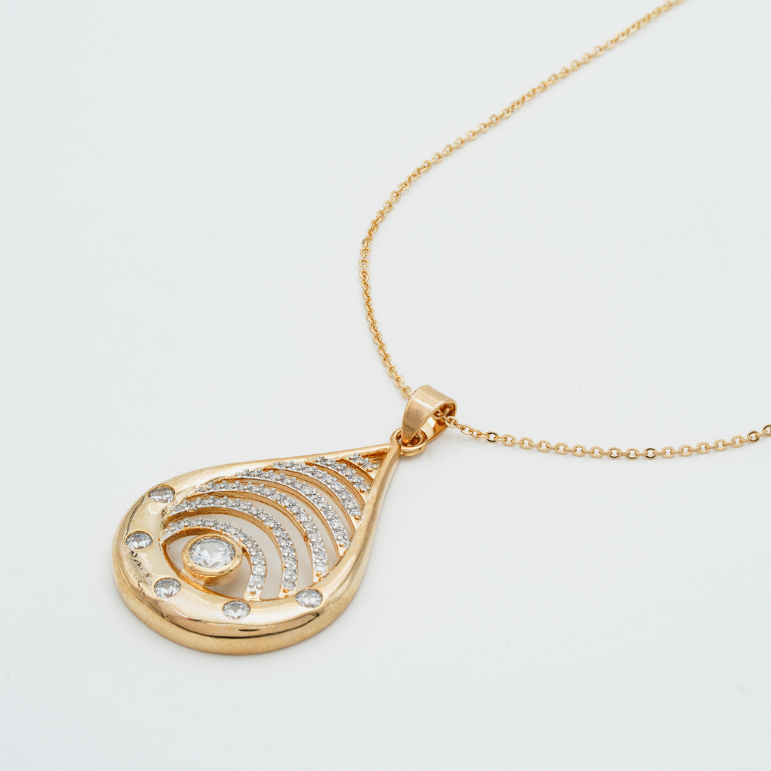 Golden Aura: Stunning Gold Pendant Necklace for Women