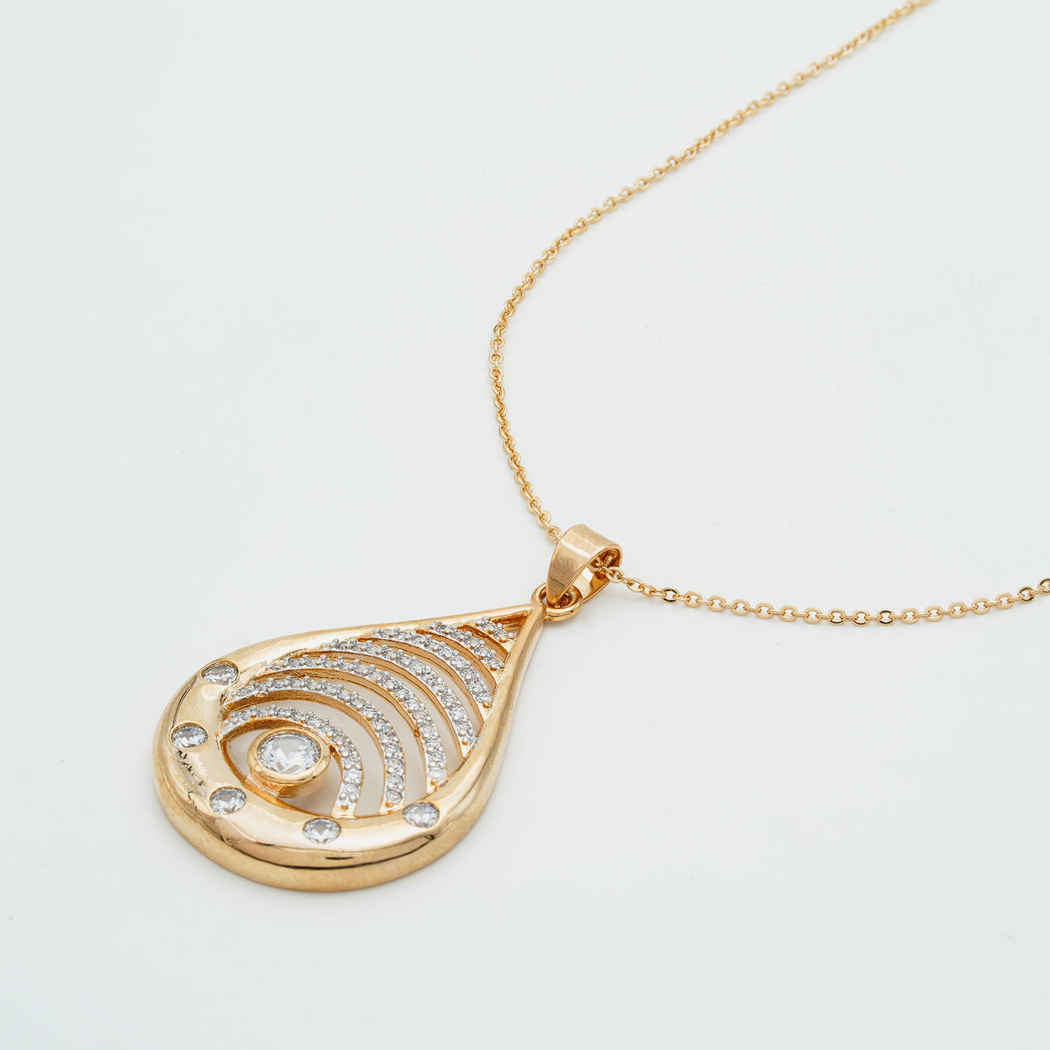 Golden Aura: Stunning Gold Pendant Necklace for Women