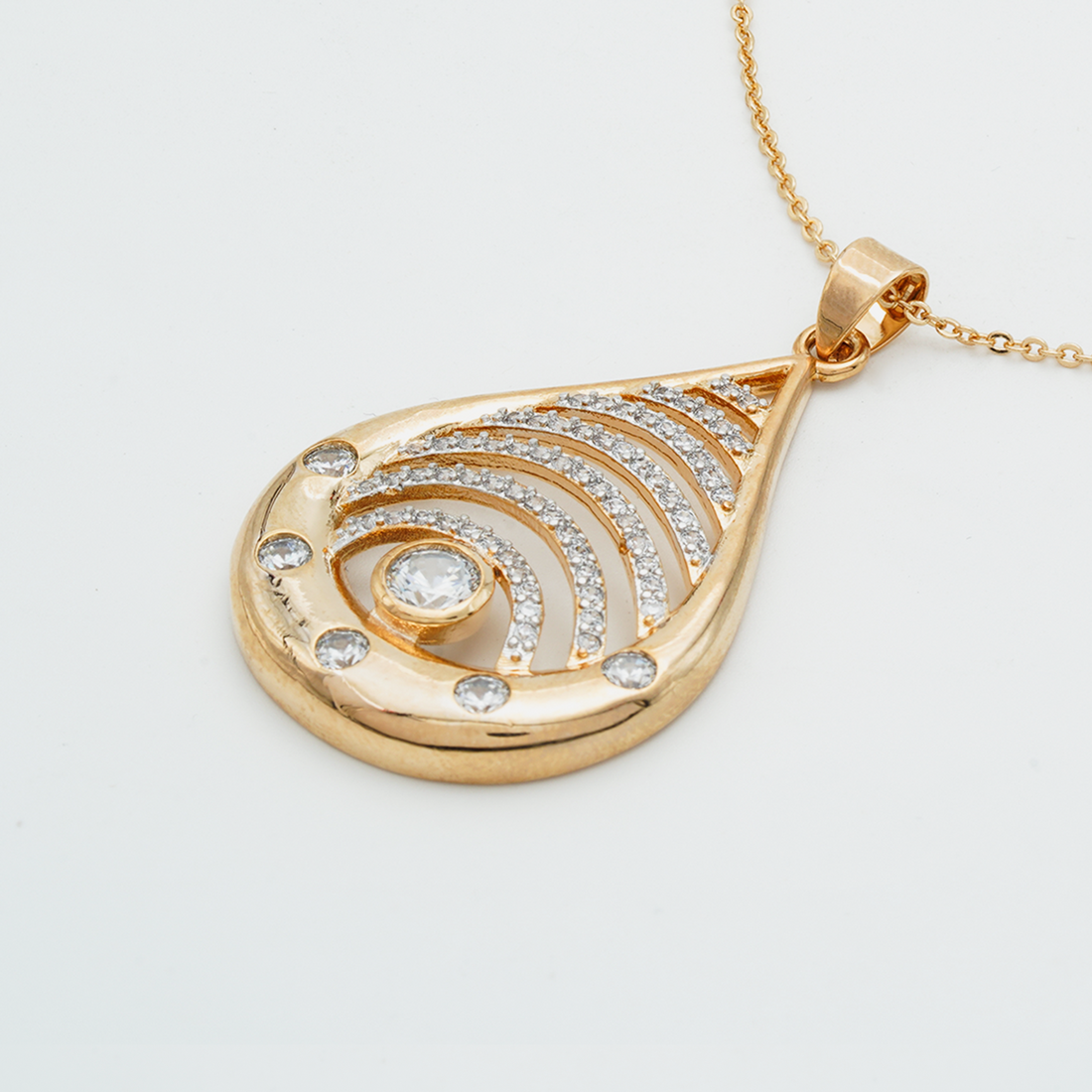 Golden Aura: Stunning Gold Pendant Necklace for Women