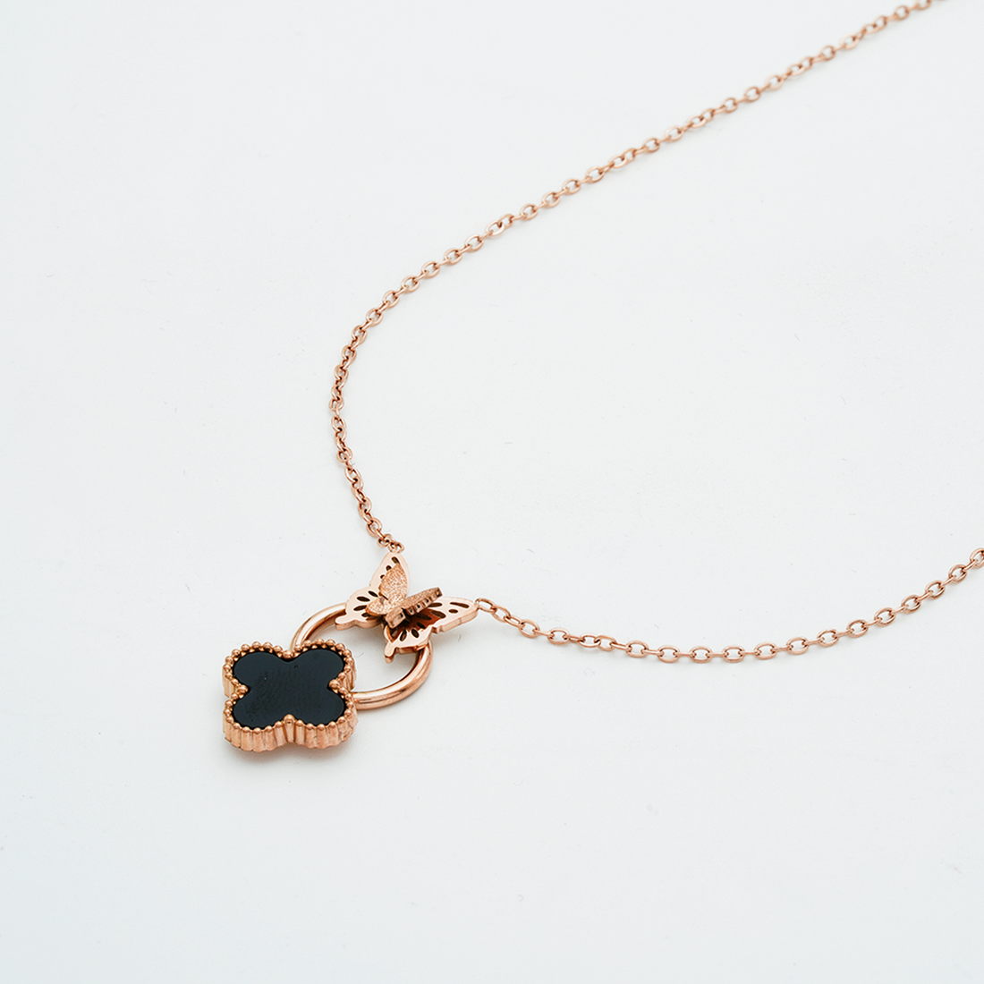 Elegant Rose Gold Necklace for Women: Timeless Beauty and Grace