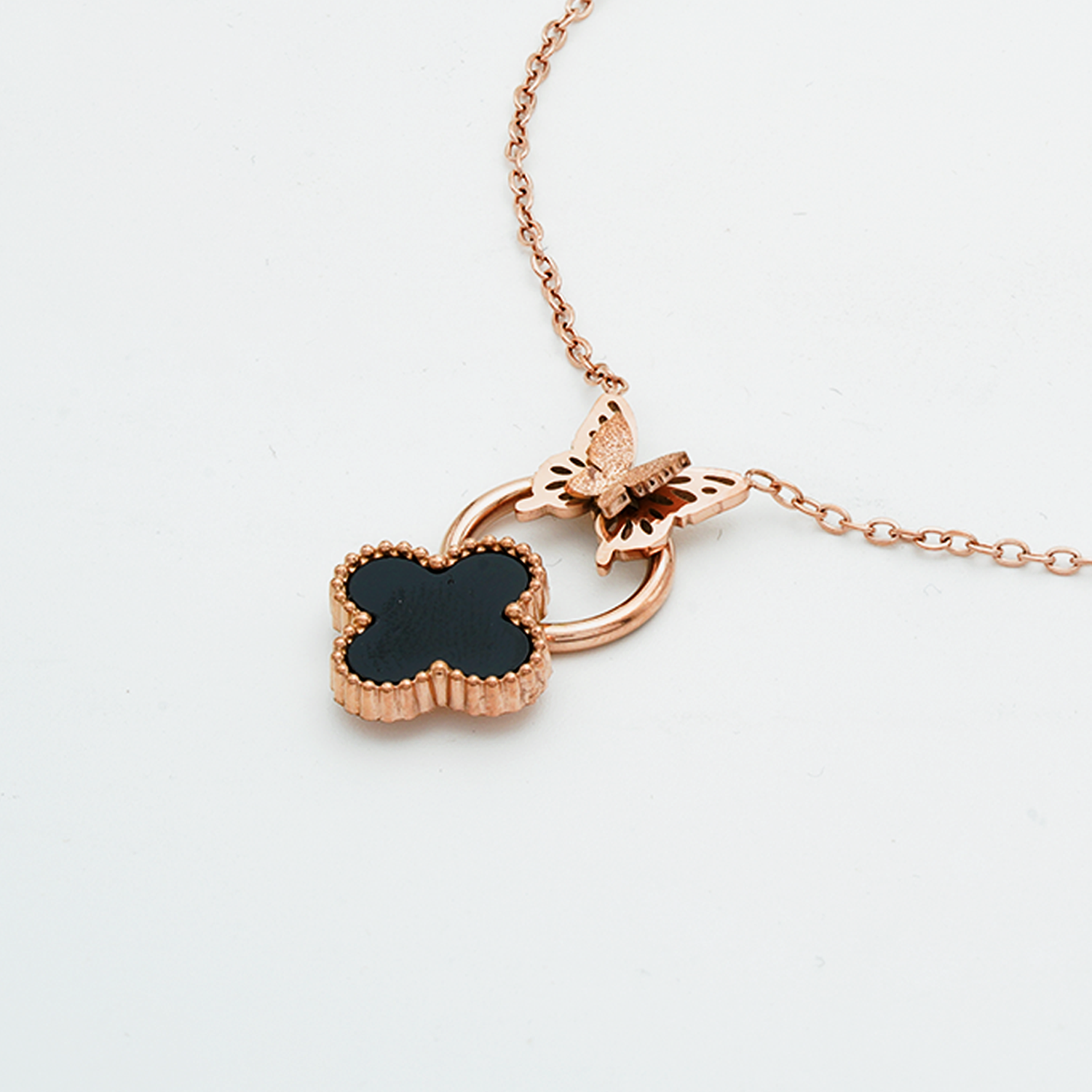 Elegant Rose Gold Necklace for Women: Timeless Beauty and Grace