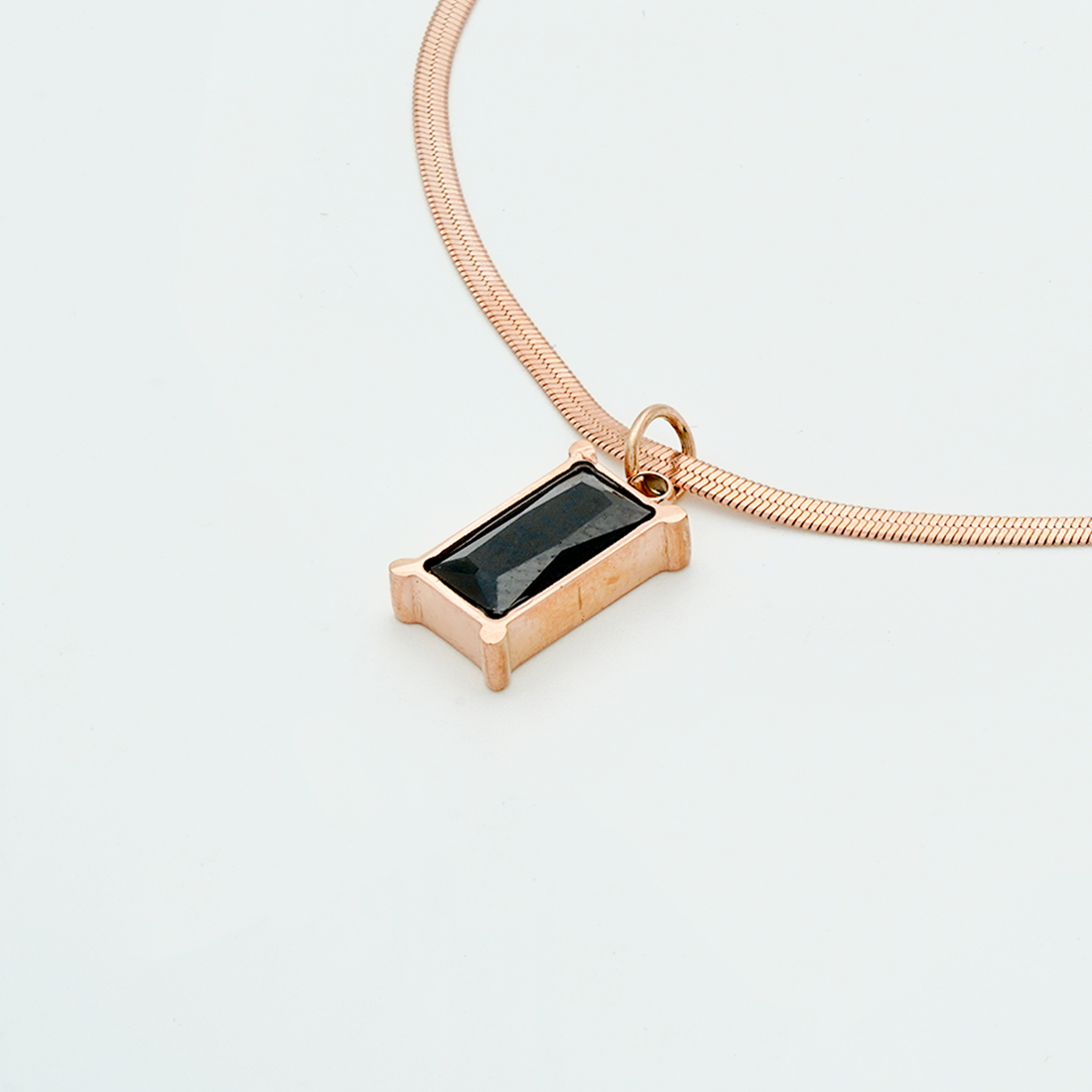 Rosegold Reverie: Enchanting Necklace for Timeless Grace